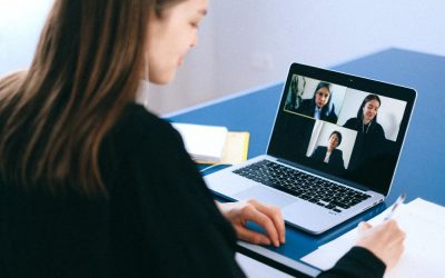 ¿Cómo medir la experiencia del empleado/a a distancia?